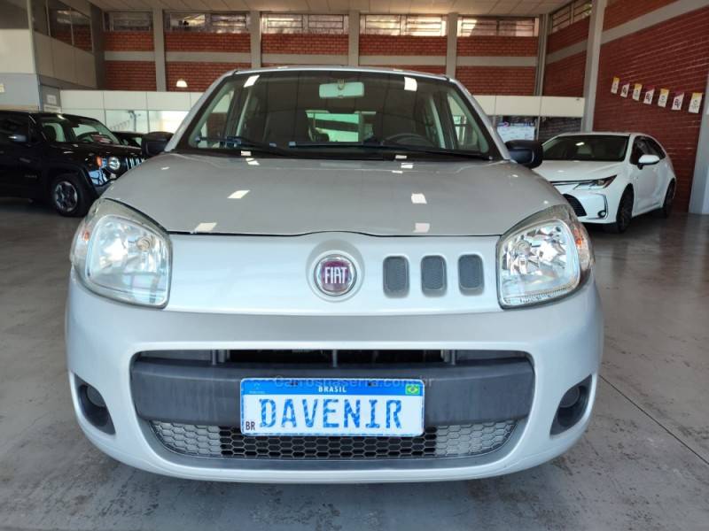 FIAT - UNO - 2014/2015 - Prata - R$ 28.900,00