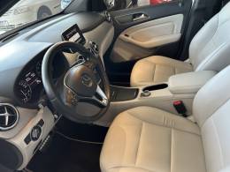 MERCEDES-BENZ - B 200 - 2012/2013 - Branca - Sob Consulta