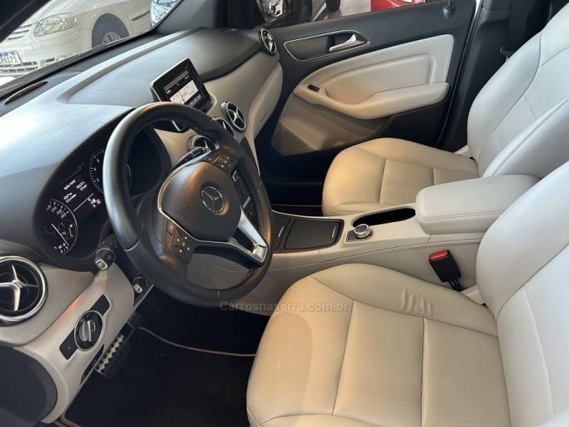 MERCEDES-BENZ - B 200 - 2012/2013 - Branca - Sob Consulta