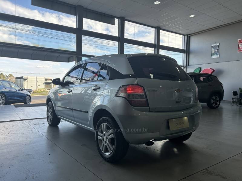 CHEVROLET - AGILE - 2009/2010 - Prata - R$ 33.900,00