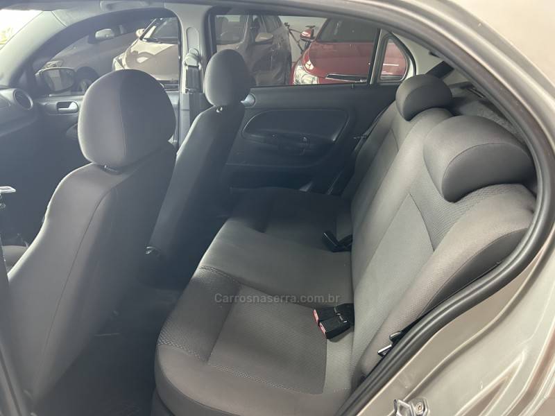 VOLKSWAGEN - VOYAGE - 2011/2012 - Cinza - R$ 33.900,00