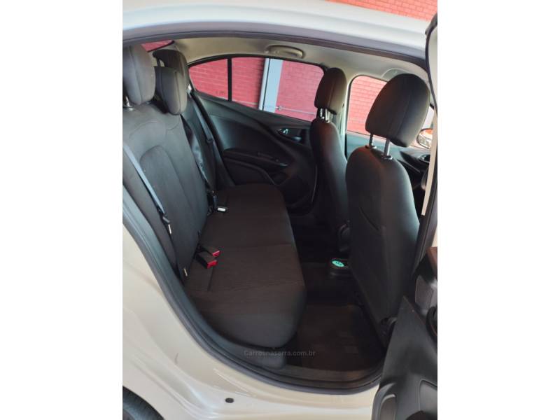 FIAT - CRONOS - 2021/2022 - Branca - R$ 75.900,00