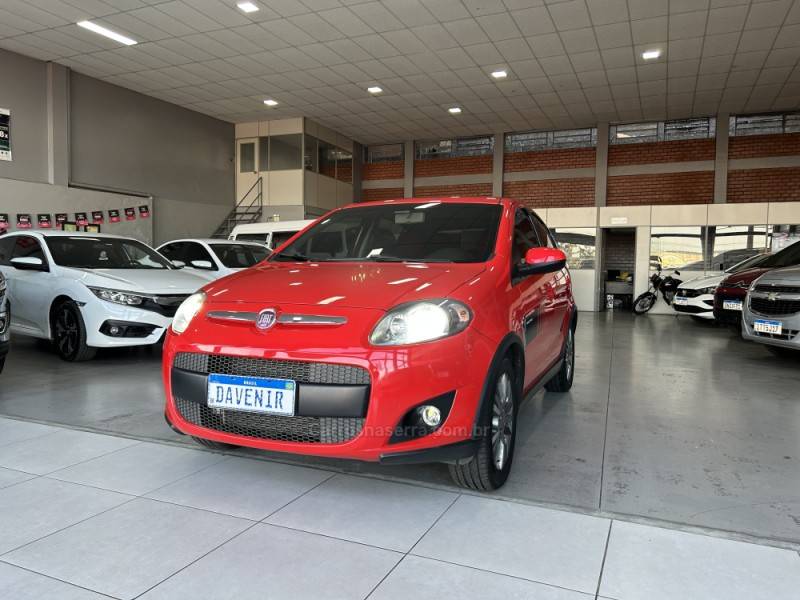 FIAT - PALIO - 2014/2015 - Vermelha - R$ 46.900,00