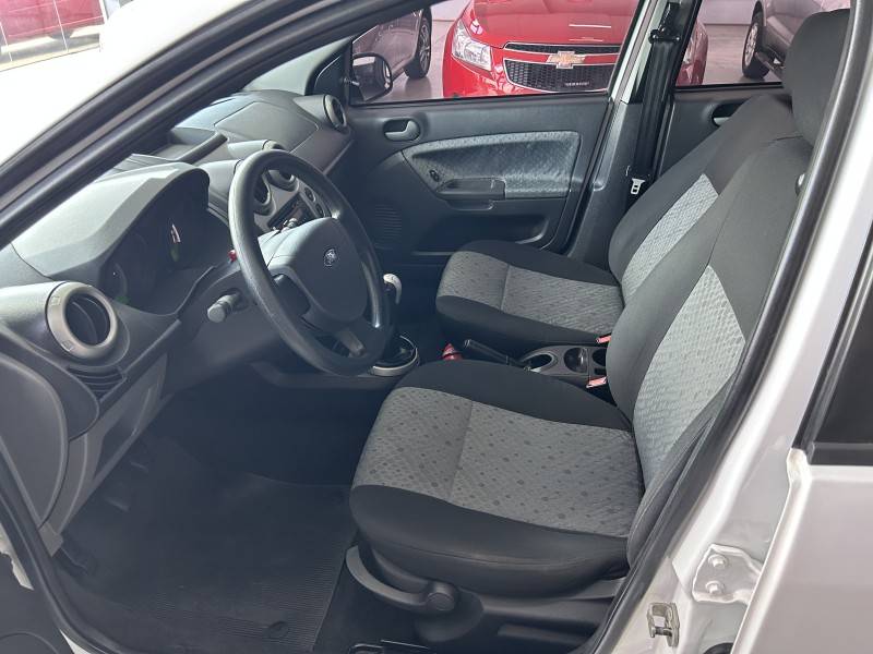FORD - FIESTA - 2013/2013 - Branca - R$ 34.900,00