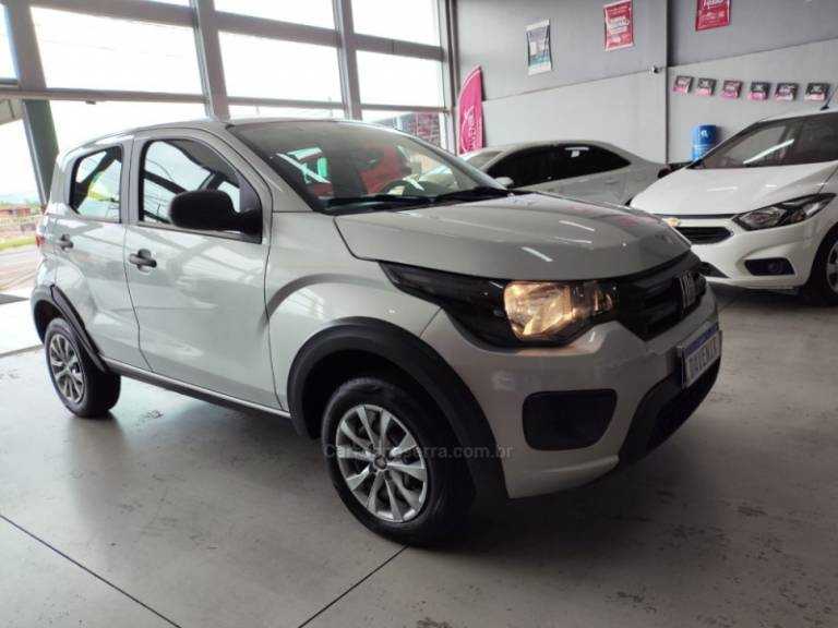 FIAT - MOBI - 2022/2023 - Prata - R$ 55.900,00