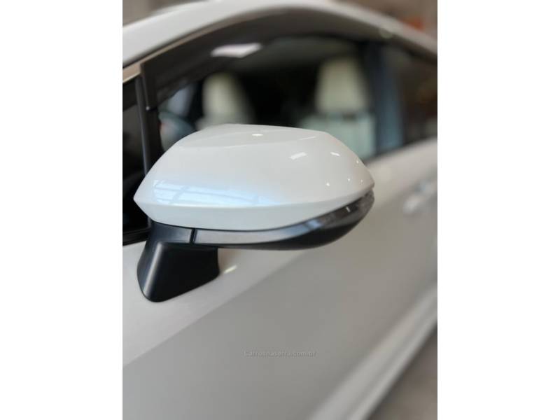 TOYOTA - COROLLA - 2022/2023 - Branca - R$ 149.900,00