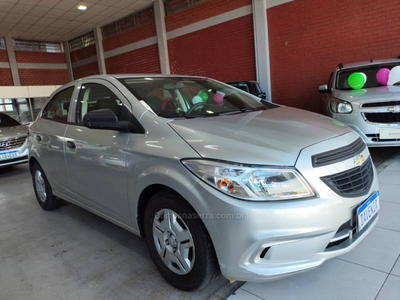 CHEVROLET - ONIX - 2018/2018 - Prata - R$ 51.900,00