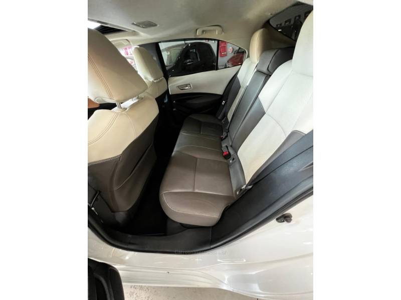 TOYOTA - COROLLA - 2022/2023 - Branca - R$ 149.900,00