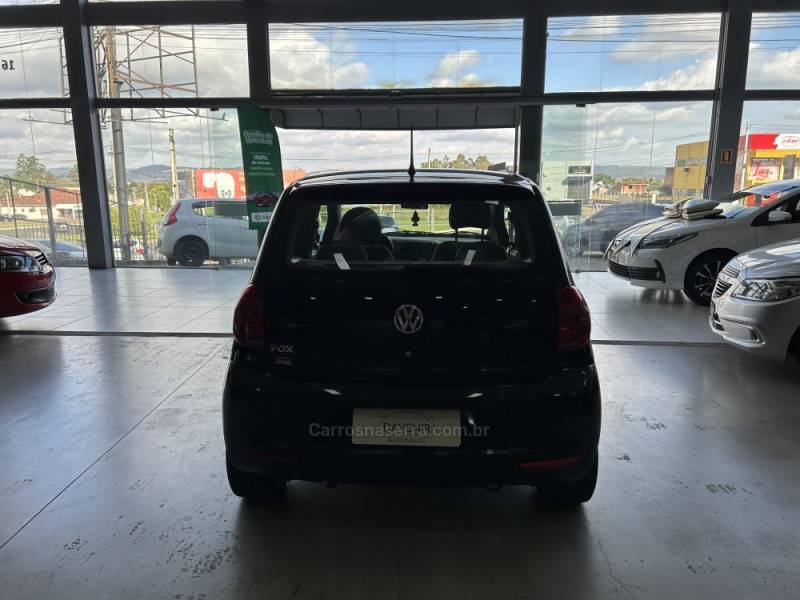 VOLKSWAGEN - FOX - 2011/2012 - Preta - R$ 33.900,00
