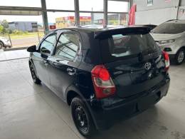 TOYOTA - ETIOS - 2016/2017 - Verde - R$ 55.900,00