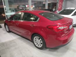 KIA MOTORS - CERATO - 2013/2014 - Vermelha - R$ 64.900,00
