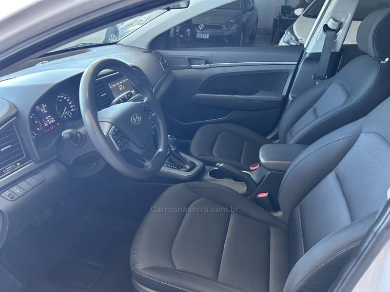 HYUNDAI - ELANTRA - 2017/2018 - Branca - R$ 86.900,00