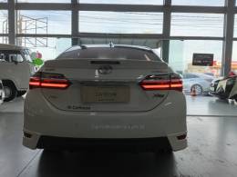 TOYOTA - COROLLA - 2017/2018 - Branca - R$ 106.900,00
