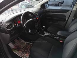 FORD - FOCUS - 2011/2012 - Preta - R$ 35.900,00