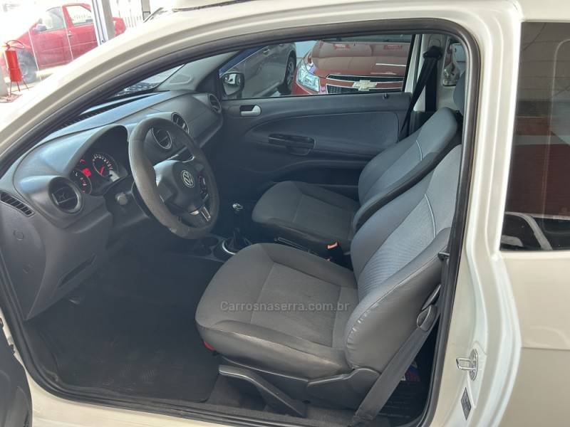 VOLKSWAGEN - SAVEIRO - 2012/2013 - Branca - R$ 46.900,00