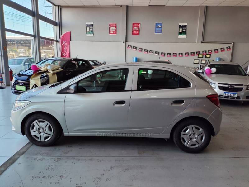 CHEVROLET - ONIX - 2018/2018 - Prata - R$ 51.900,00