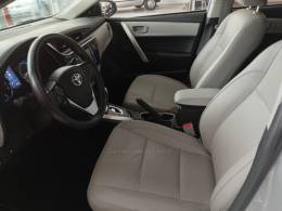TOYOTA - COROLLA - 2017/2018 - Prata - R$ 106.900,00