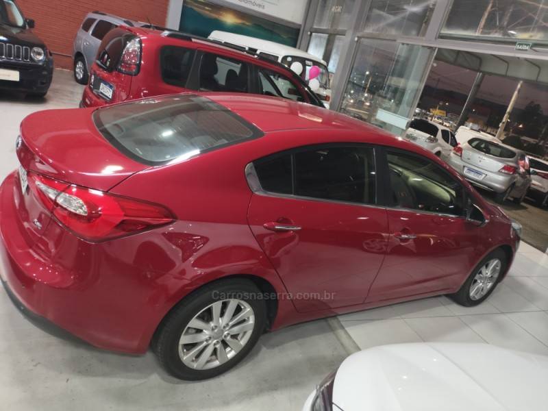KIA MOTORS - CERATO - 2013/2014 - Vermelha - R$ 64.900,00