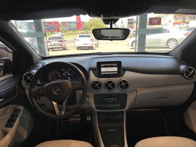 MERCEDES-BENZ - B 200 - 2012/2013 - Branca - Sob Consulta