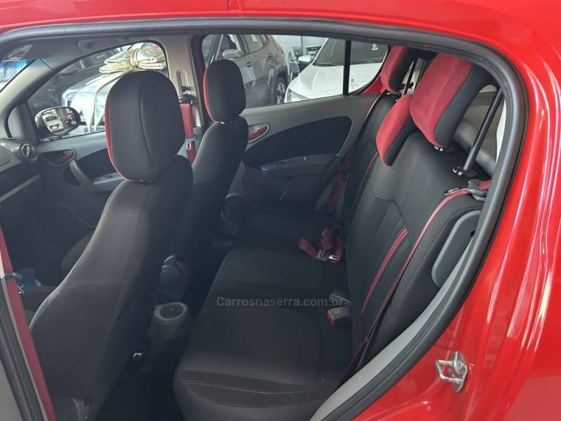 FIAT - PALIO - 2014/2015 - Vermelha - R$ 46.900,00