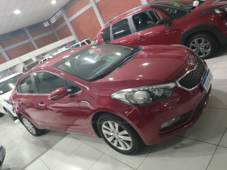 KIA MOTORS - CERATO - 2013/2014 - Vermelha - R$ 64.900,00