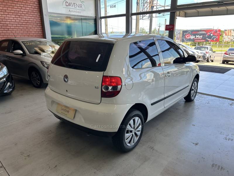 VOLKSWAGEN - FOX - 2004/2004 - Branca - R$ 26.900,00