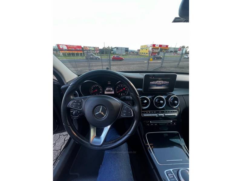 MERCEDES-BENZ - C 180 - 2016/2016 - Preta - R$ 110.000,00