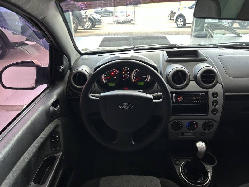 FORD - FIESTA - 2013/2013 - Branca - R$ 34.900,00