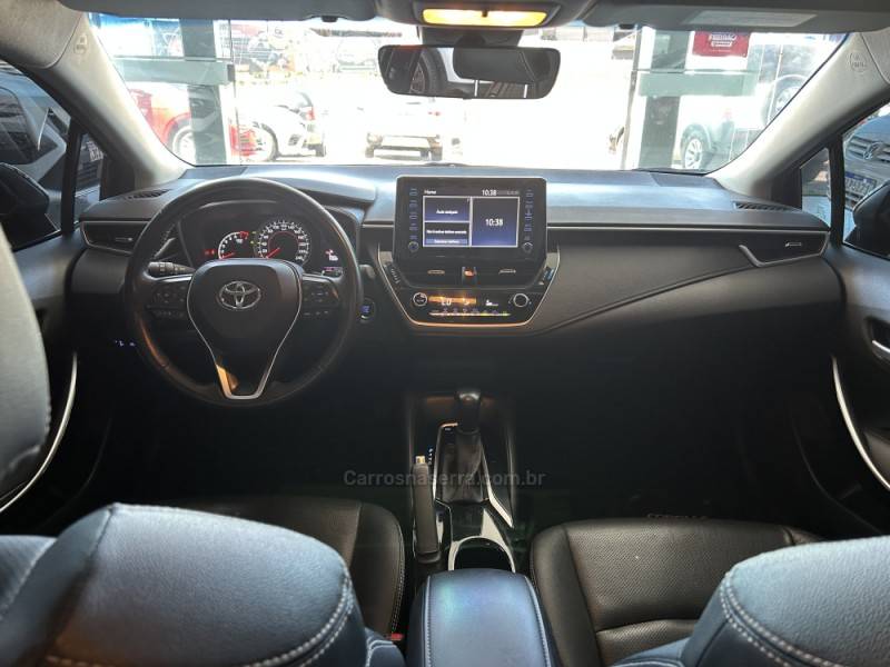 TOYOTA - COROLLA - 2022/2023 - Preta - R$ 134.900,00