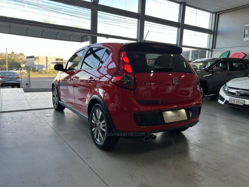 FIAT - PALIO - 2014/2015 - Vermelha - R$ 46.900,00
