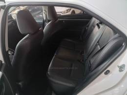 TOYOTA - COROLLA - 2017/2018 - Branca - R$ 106.900,00