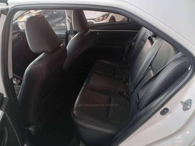 TOYOTA - COROLLA - 2017/2018 - Branca - R$ 106.900,00