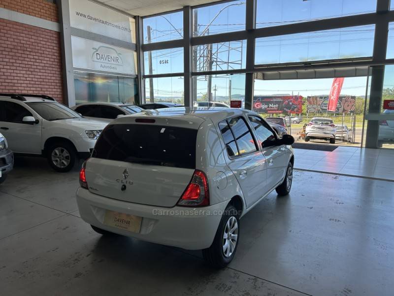 RENAULT - CLIO - 2015/2016 - Branca - R$ 38.900,00