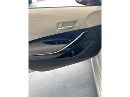 TOYOTA - COROLLA - 2022/2023 - Branca - R$ 149.900,00