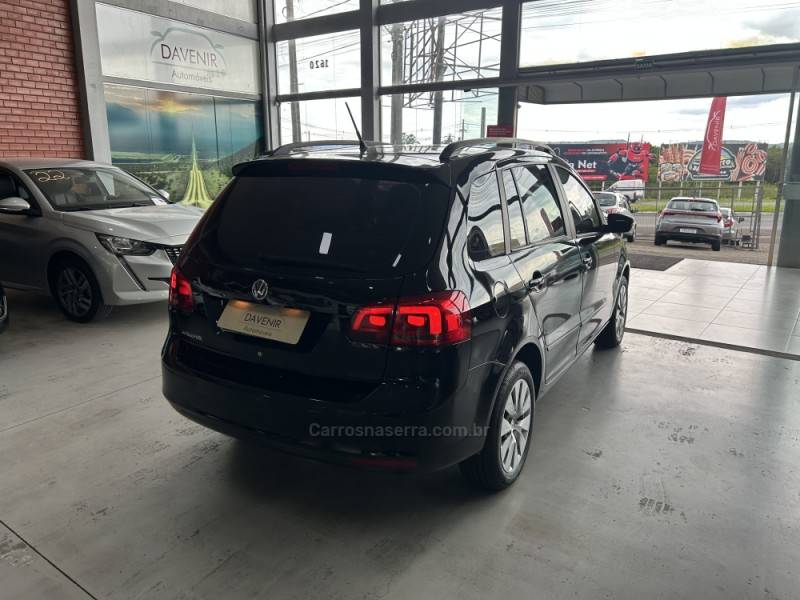 VOLKSWAGEN - SPACEFOX - 2010/2011 - Preta - R$ 39.900,00