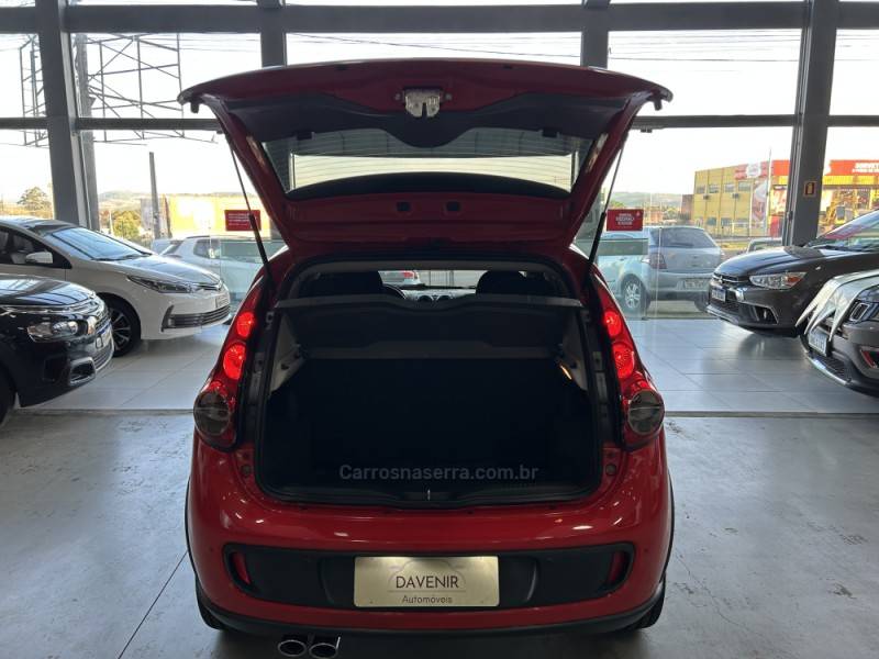 FIAT - PALIO - 2014/2015 - Vermelha - R$ 46.900,00