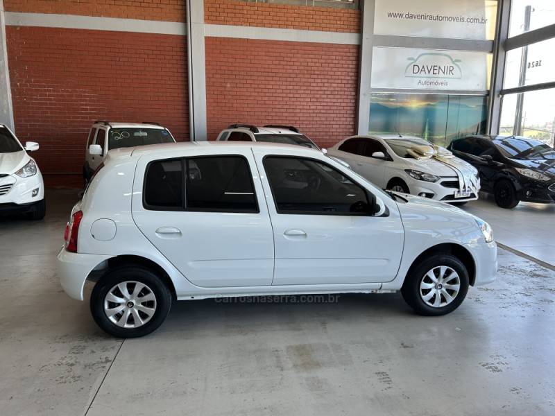 RENAULT - CLIO - 2015/2016 - Branca - R$ 38.900,00