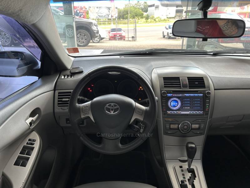 TOYOTA - COROLLA - 2008/2009 - Prata - R$ 59.900,00