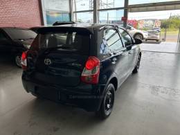 TOYOTA - ETIOS - 2016/2017 - Verde - R$ 55.900,00
