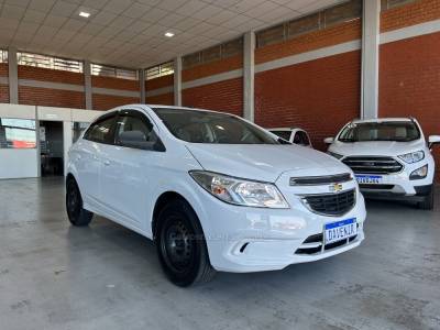 CHEVROLET - ONIX - 2015/2015 - Branca - R$ 48.900,00