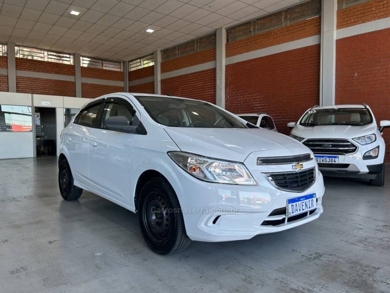 CHEVROLET - ONIX - 2015/2015 - Branca - R$ 48.900,00