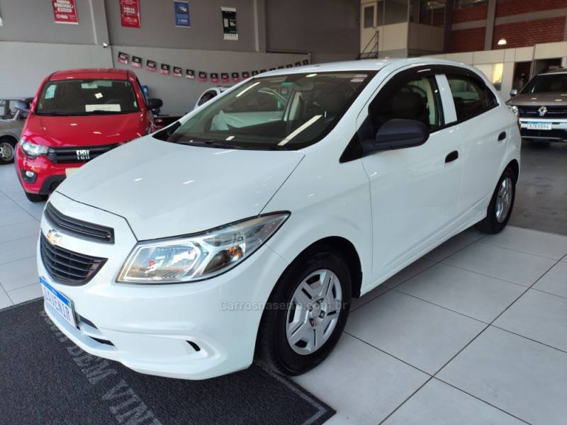 CHEVROLET - ONIX - 2018/2018 - Branca - R$ 49.900,00