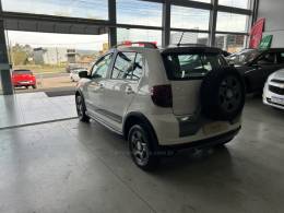 VOLKSWAGEN - CROSSFOX - 2011/2012 - Branca - R$ 44.900,00
