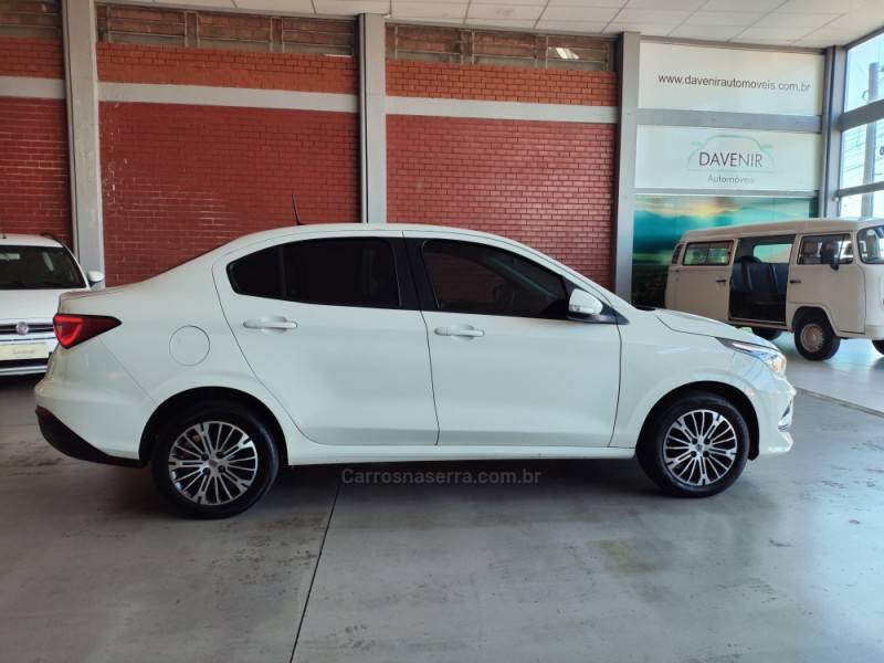 FIAT - CRONOS - 2021/2022 - Branca - R$ 75.900,00