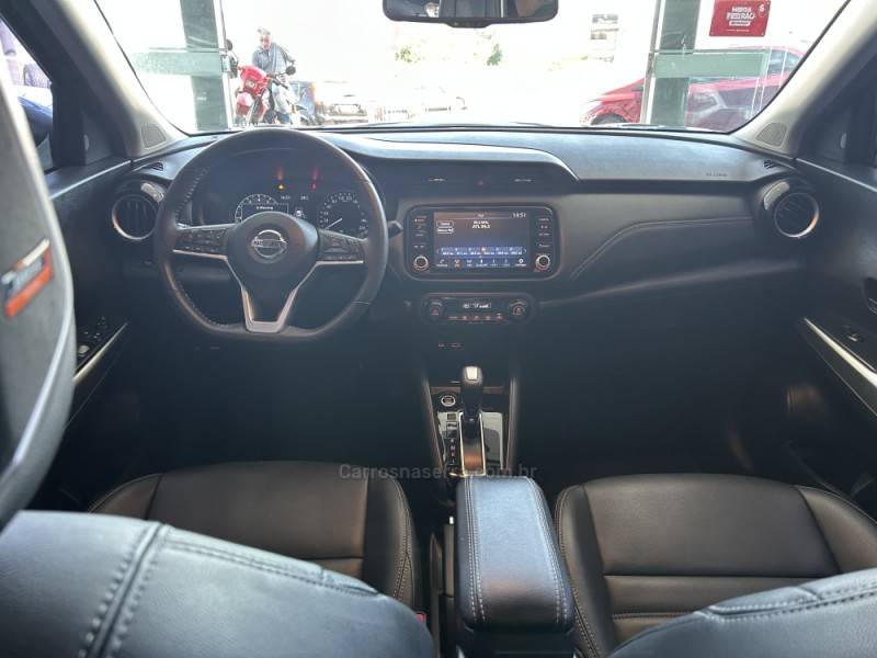NISSAN - KICKS - 2022/2022 - Cinza - R$ 105.900,00