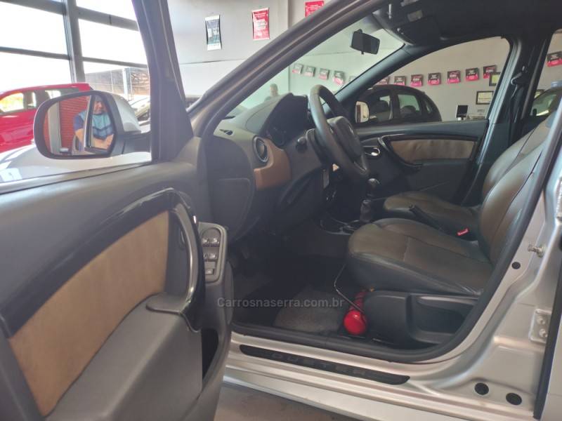 RENAULT - DUSTER - 2015/2016 - Prata - R$ 68.900,00