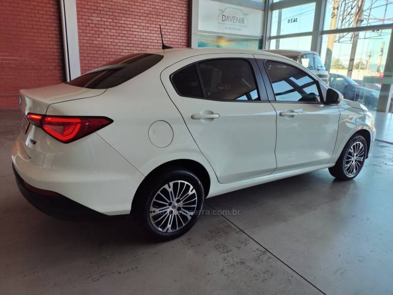 FIAT - CRONOS - 2021/2022 - Branca - R$ 75.900,00