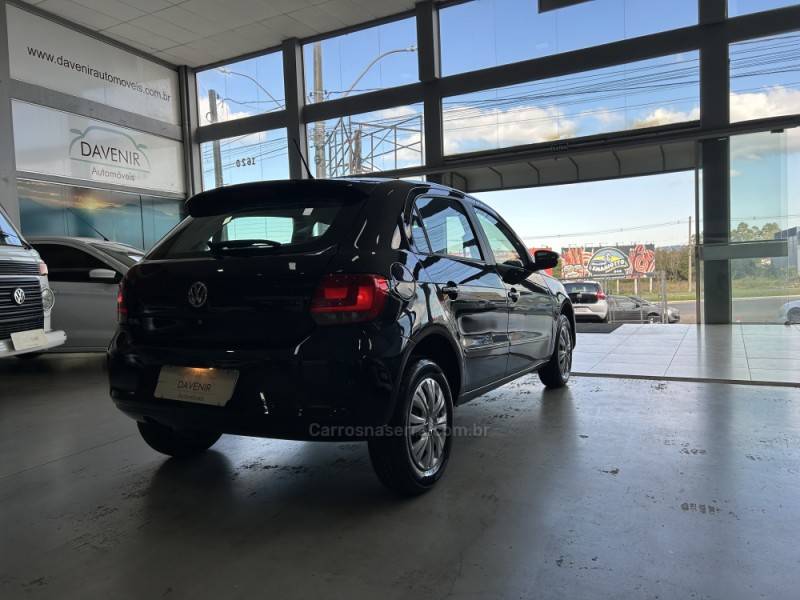 VOLKSWAGEN - GOL - 2014/2015 - Preta - R$ 42.900,00