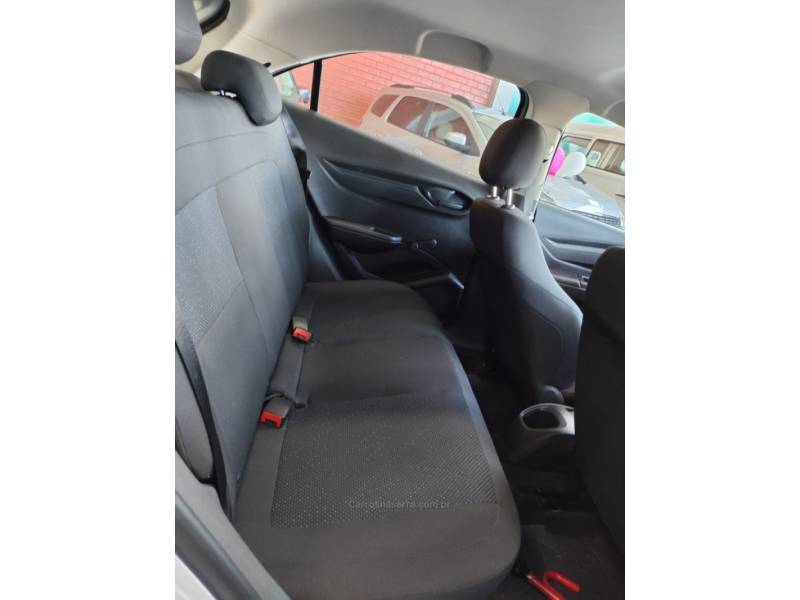 CHEVROLET - ONIX - 2018/2018 - Prata - R$ 51.900,00