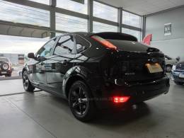 FORD - FOCUS - 2011/2012 - Preta - R$ 35.900,00